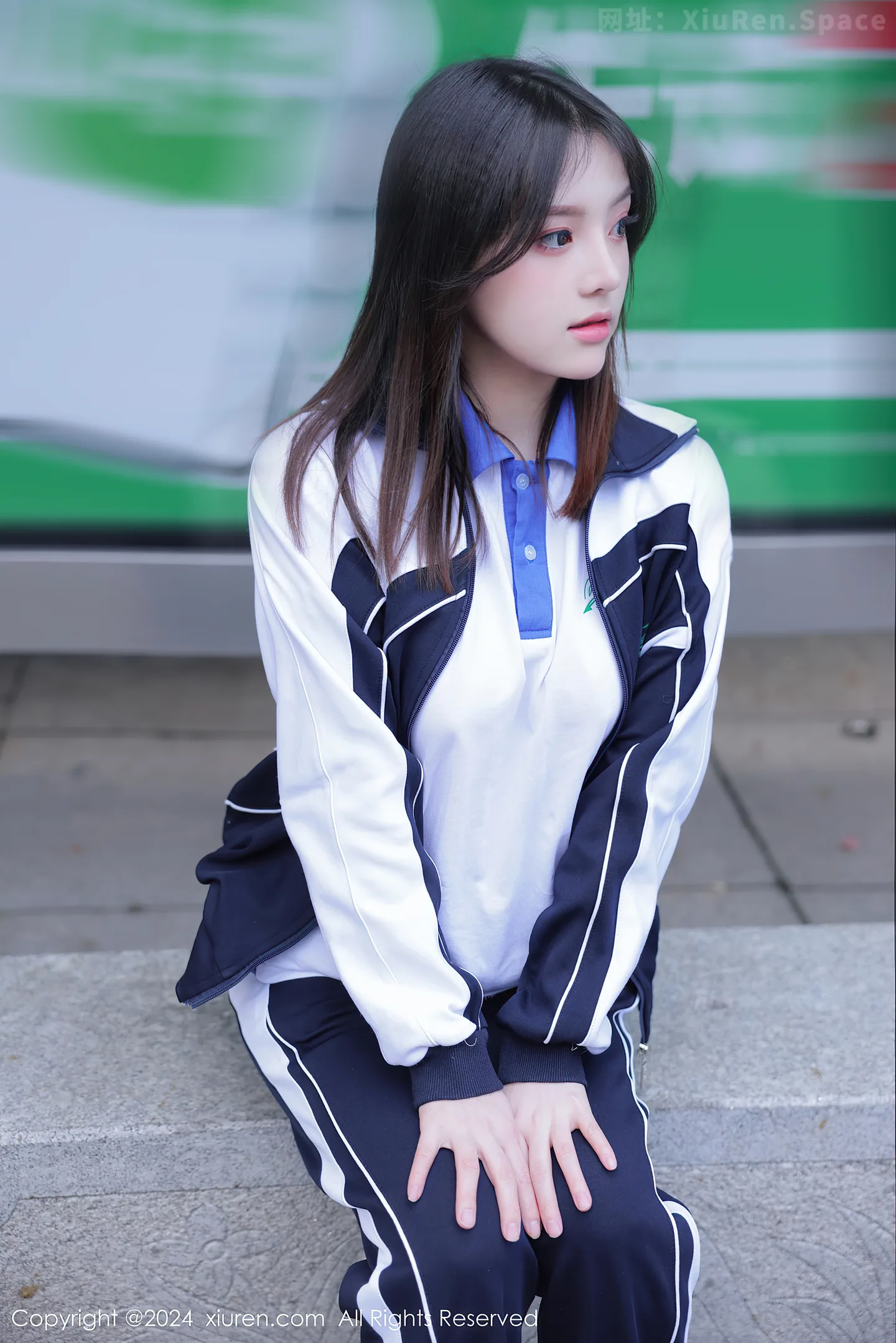 图片[4]-[XiuRen秀人网]VOL.7994 模特豆瓣酱公交车场景学妹制服露开档黑丝秀丰腴身材诱惑写真84P-秀人网官方网站